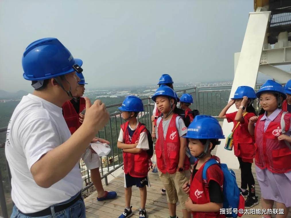 国内首架太阳能氢能无人机在明月湖首飞